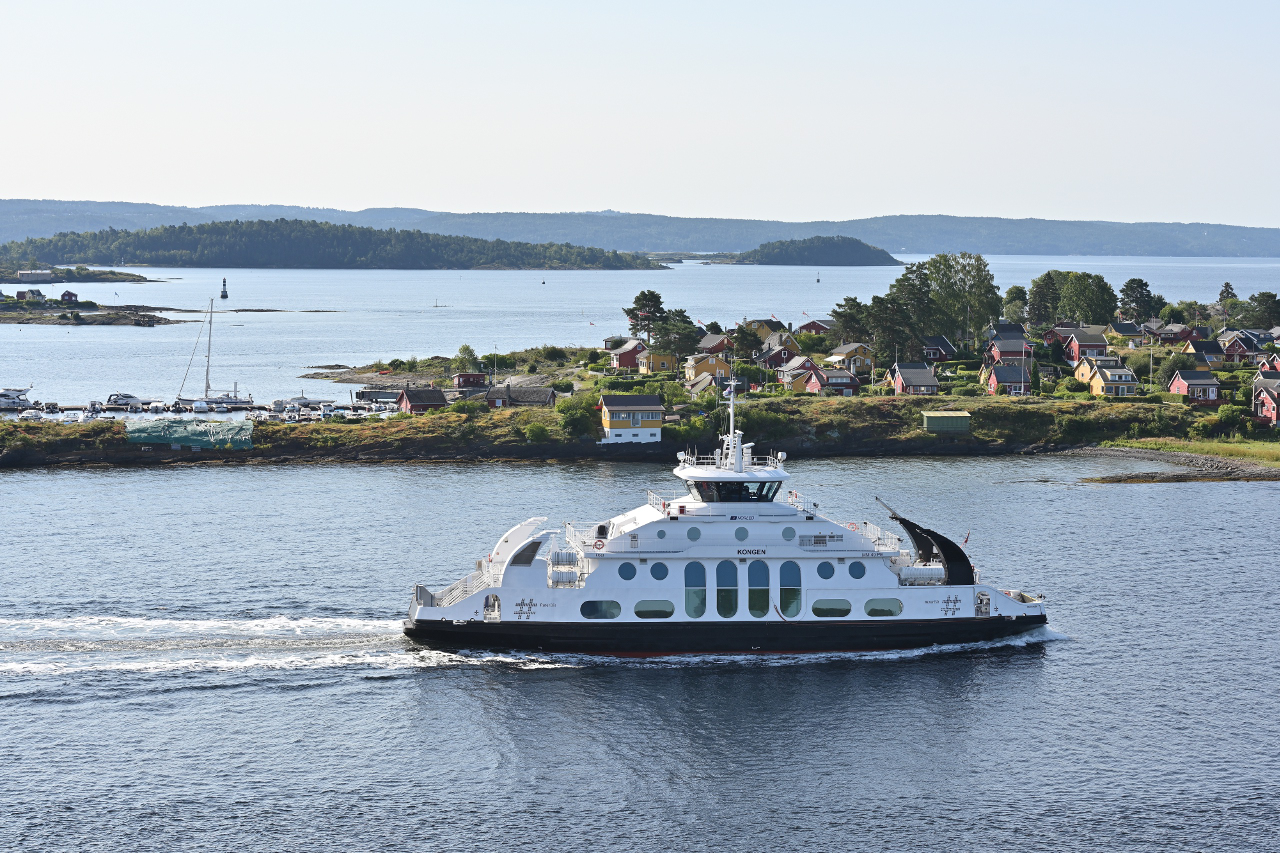 Eine kleine Fähre in Oslo