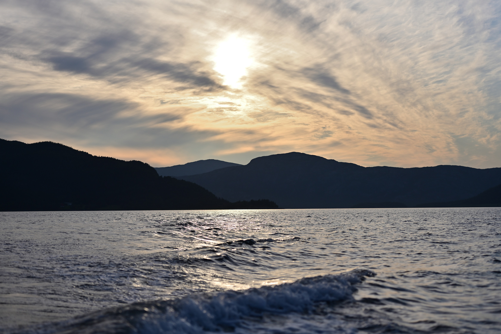 Sonne hinter einem Wolkenschleier