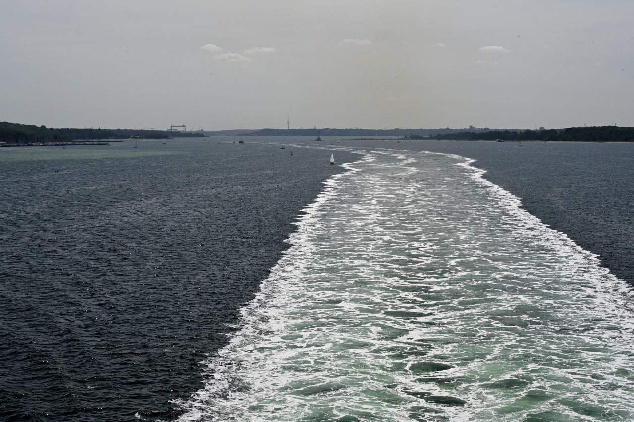 Die Kielwelle der Fähre